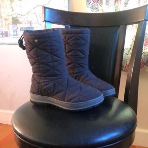 Bogs snowday mid 7 38